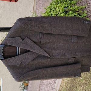 Claiborne sport coat excellent condition S 44 Brown windowpane.